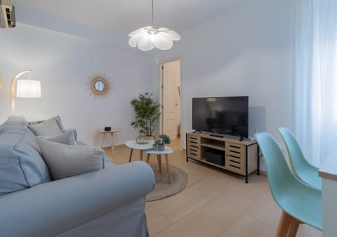 Communal lounge/ TV room, TV and multimedia, Living room, Seating area, Evening entertainment