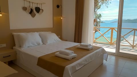Bed, View (from property/room), Balcony/Terrace, Photo of the whole room, Sea view, towels