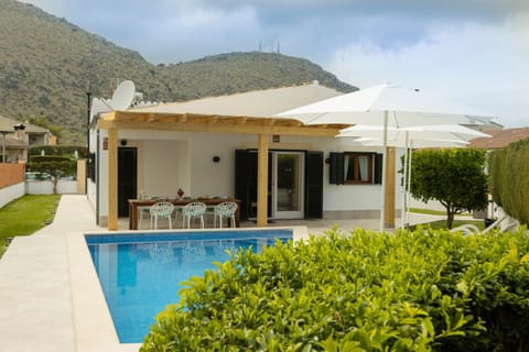 Property building, Natural landscape, View (from property/room), Balcony/Terrace, Mountain view, Pool view, Swimming pool