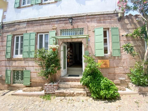 Property building, Facade/entrance, Off site, Day, Street view