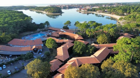 Property building, Bird's eye view, Swimming pool