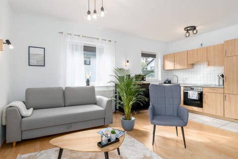 Kitchen or kitchenette, Living room, Seating area, minibar, pet friendly, stove, toaster