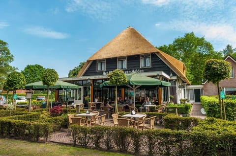 Property building, Restaurant/places to eat, Location