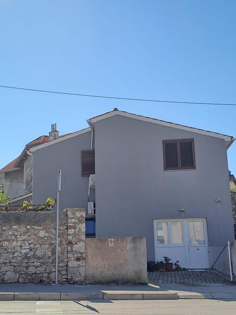 Property building, Breakfast