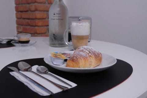 Food and drinks, Food, Breakfast, Continental breakfast