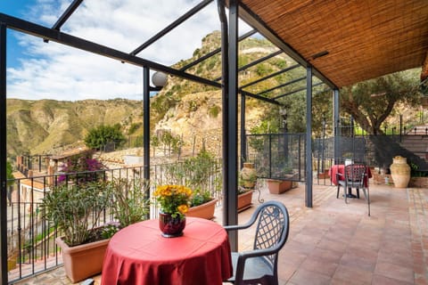 Property building, Balcony/Terrace, Living room