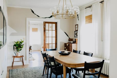 New! Boutique Inspired 2br Loft, Lake Geneva Apartment in Lake Geneva