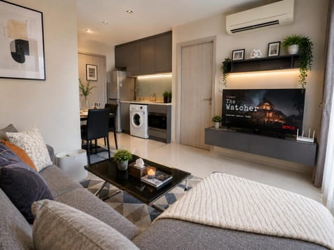 TV and multimedia, Living room, Evening entertainment