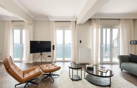 TV and multimedia, Living room, Seating area