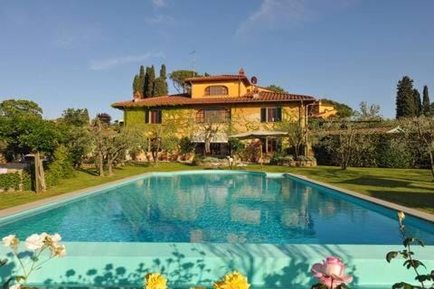 Property building, Pool view