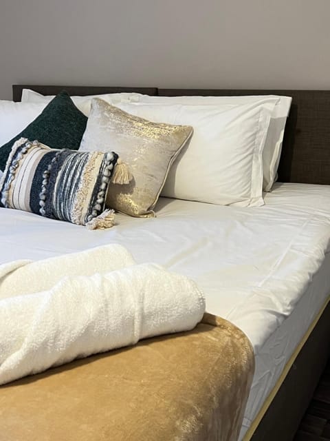 Comfy 2-bed home - Contractors and Leisure House in Oldbury