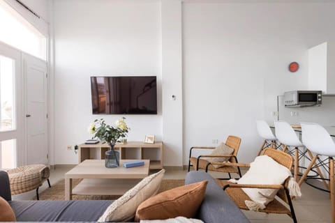 Communal lounge/ TV room, Living room, Seating area, Dining area