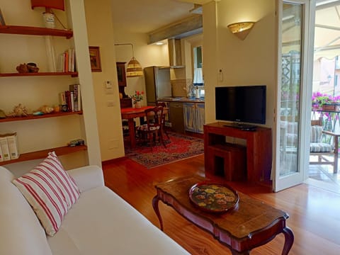 Facade/entrance, Balcony/Terrace, Living room, kitchen