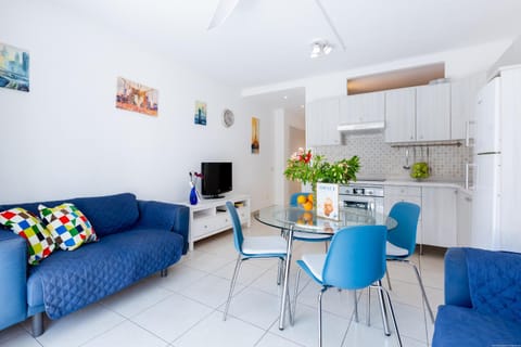TV and multimedia, Living room, Dining area
