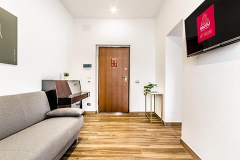 Communal lounge/ TV room, TV and multimedia, Living room, Seating area