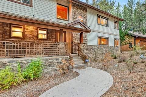 The Spa at Winterset- Incredible Resort Estate Chalet- Indoor Hot Tub- Games House in Big Bear