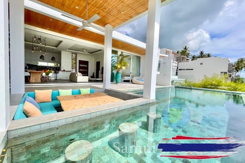 Balcony/Terrace, Pool view, Swimming pool, sunbed