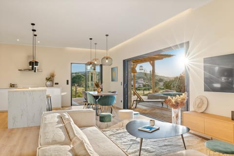 TV and multimedia, Living room, Dining area