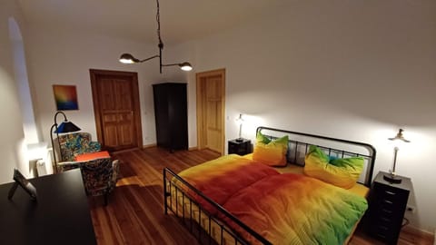 Bed, Photo of the whole room, Bedroom
