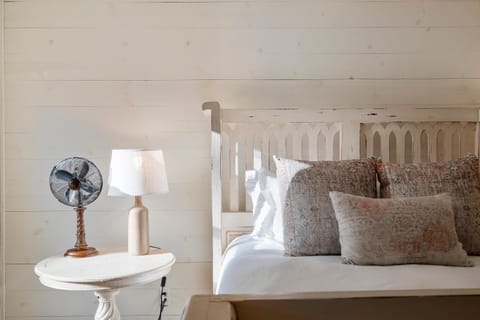 Bed, Photo of the whole room, Bedroom, fireplace