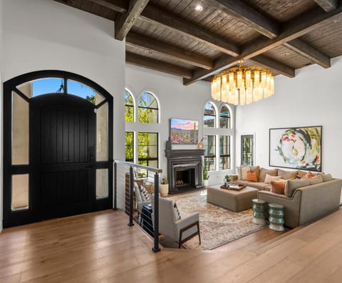 Communal lounge/ TV room, TV and multimedia, Living room, Seating area