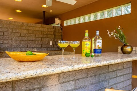 Lounge or bar, Food and drinks, Drinks