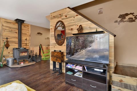 Emma's Cottage- Adorable Central Cozy Modern Chalet Home- Minutes to Activities Chalet in Southern California