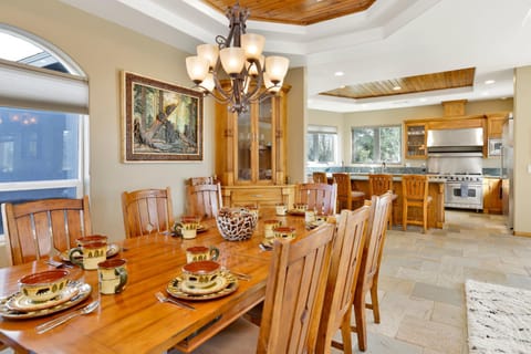 Sunset Ridge Villa- Incredible Log Cabin Estate- Hot Tub- Game Tables- Cabin in Big Bear