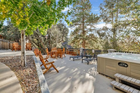 Sunset Ridge Villa- Incredible Log Cabin Estate- Hot Tub- Game Tables- Cabin in Big Bear