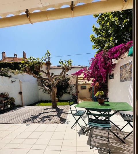 Patio, Spring, Day, Garden, View (from property/room), Balcony/Terrace, Dining area, Garden view