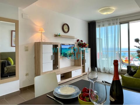 TV and multimedia, Balcony/Terrace, Living room, Dining area, Sea view
