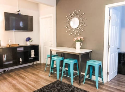 Convention close by 2BR Suite Free Parking Hotel in Gaslamp Quarter