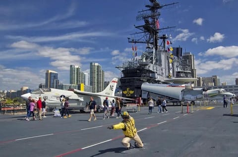 Convention close by 2BR Suite Free Parking Hotel in Gaslamp Quarter