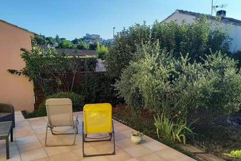 House of magic lake House in Gréoux-les-Bains