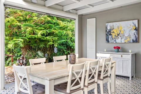 Patio, Dining area, Garden view