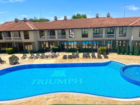 Pool view, Swimming pool, sunbed