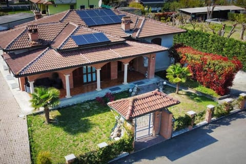 Property building, Spring, Day, Neighbourhood, Bird's eye view, Garden, Garden view, Street view