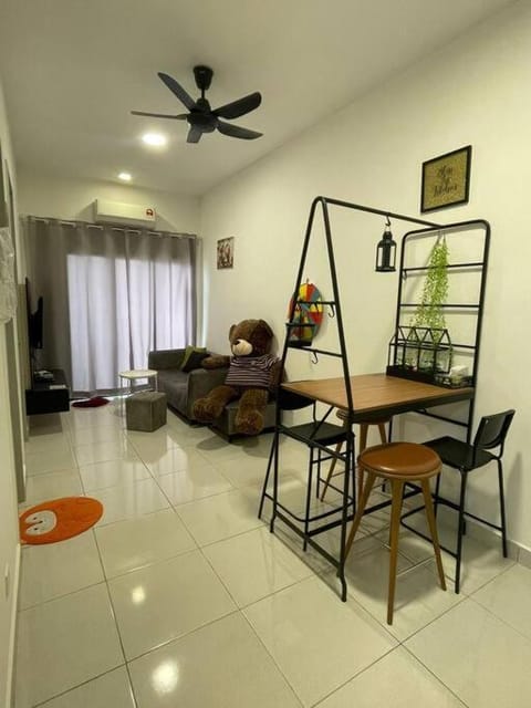 TV and multimedia, Living room, Seating area, Dining area, fireplace