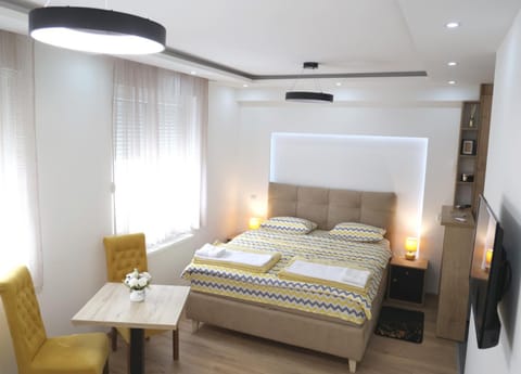 Bed, TV and multimedia, Living room, Seating area, Bedroom