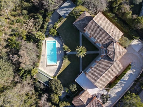 Property building, Day, Bird's eye view, Pool view, Swimming pool
