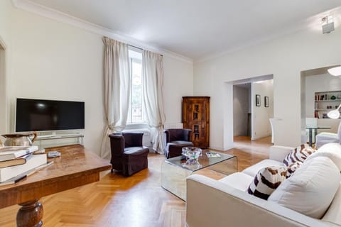 Communal lounge/ TV room, TV and multimedia, Living room, Seating area, Dining area