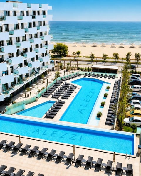 Property building, Beach, Pool view, Sea view, Swimming pool, sunbed