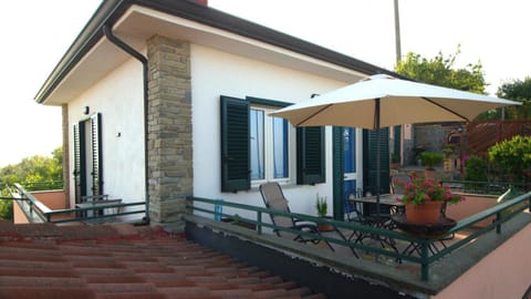 Property building, Facade/entrance, Garden, Balcony/Terrace, Balcony/Terrace