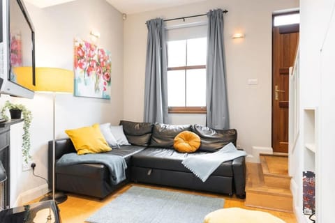 Central Location 2 BEDROOM 2 BATHROOM FAST WIFI House in Dublin