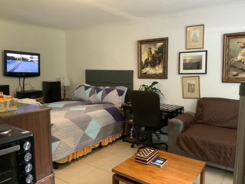 Photo of the whole room, Seating area, Bedroom
