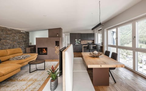 Kitchen or kitchenette, Living room, Seating area, Dining area, pet friendly, stove