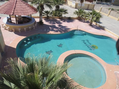 Day, Pool view