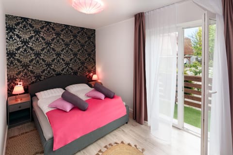 Bed, Balcony/Terrace, Photo of the whole room, Bedroom