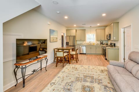 Less Than half Mi to Old Town Cozy Bluffton Getaway Apartment in Bluffton