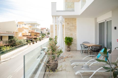 Property building, Patio, Day, View (from property/room), Balcony/Terrace, Seating area, Street view